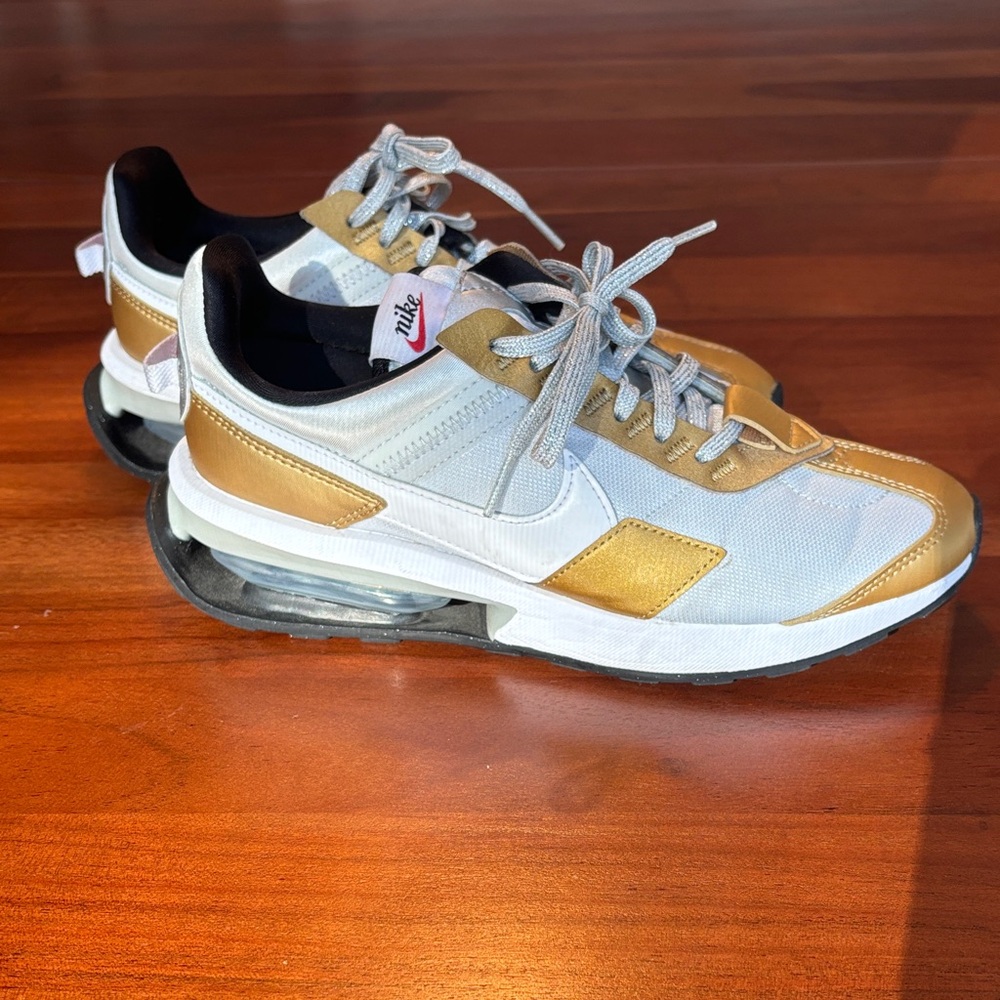 Women's Nike Air Max Pre-Day SE Sneakers Size 7.5 Gold Silver Preppy Style
